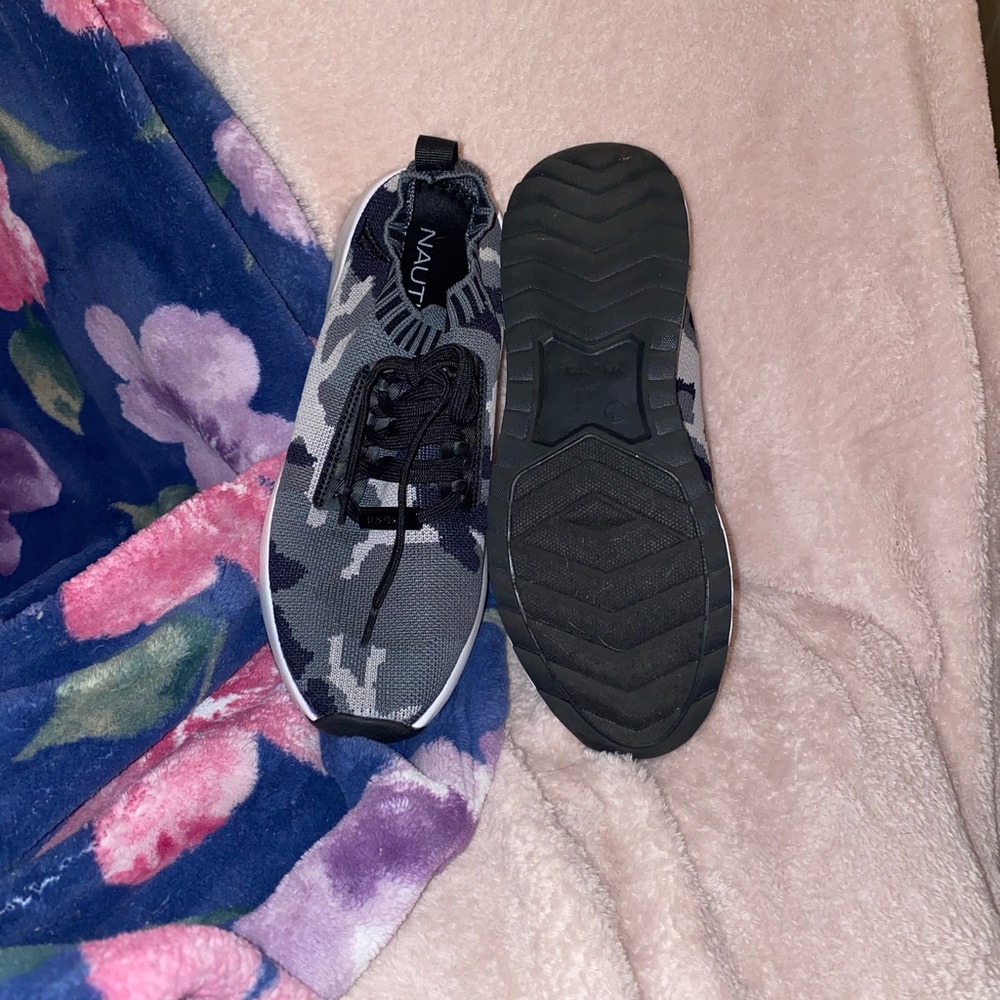 Nautica grey camouflage sneakers, size 7.5